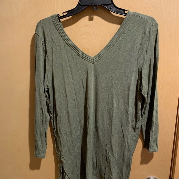 Bordeaux Essential V neck in green - Picture 7 of 7